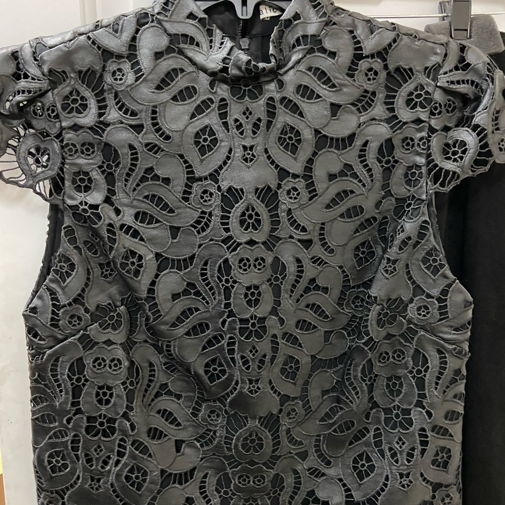 Alice+ Olivia 2 piece set. Classic leather and suede.